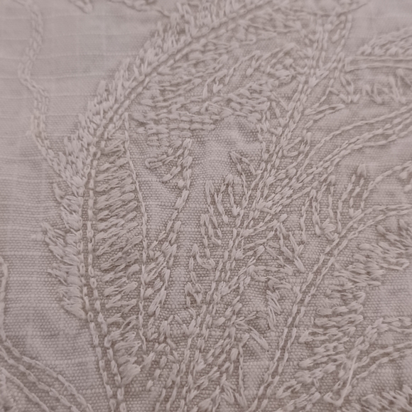 JONES WEAR JEANS Capri Pants Size 12 strings flower embroidery design on Leg - Picture 7 of 10